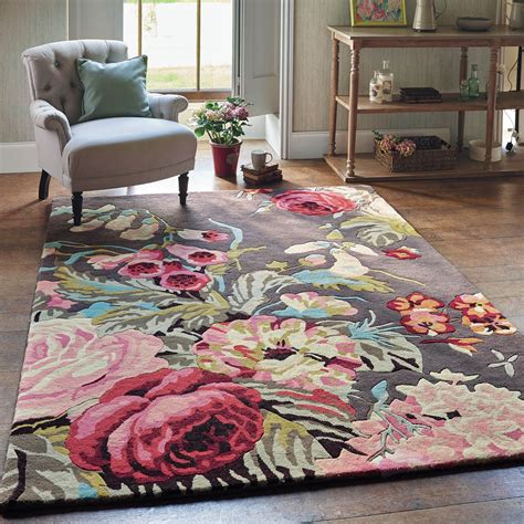 carpet with floral design