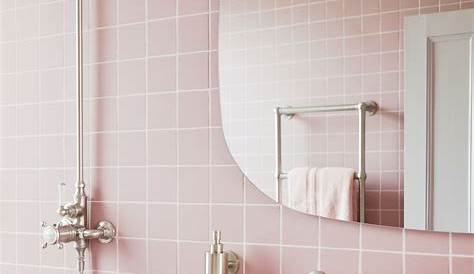 Salle de bain féminine Du rose pastel en total look