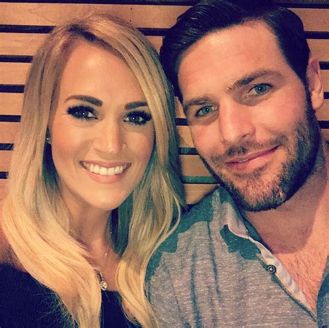 carrie underwood married to mike fisher
