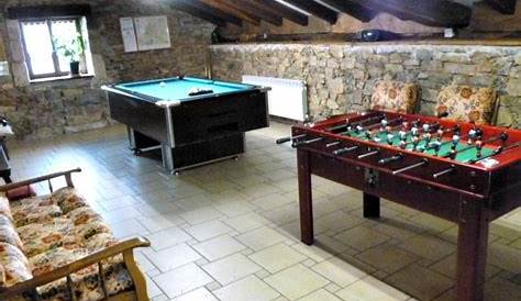 Casa Rural Apezetxea-sala de juegos-con sofas-arruitz-larraun-navarra