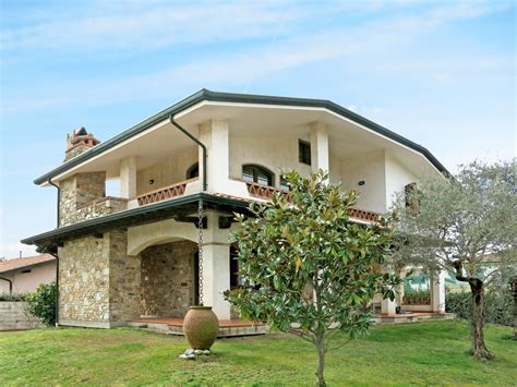 casa a torre del lago