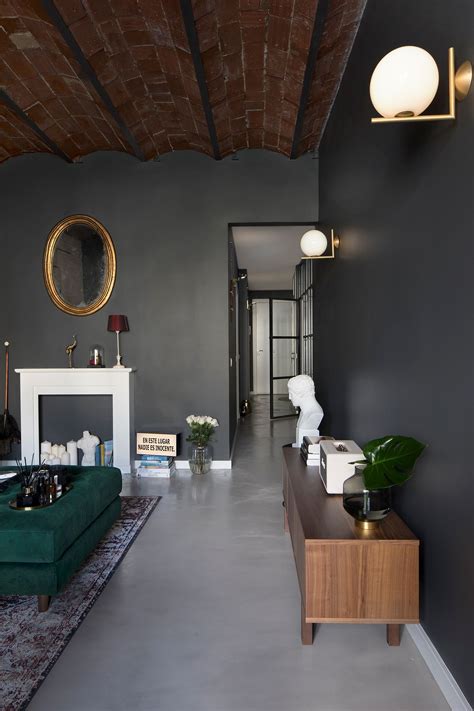 Casa Gris Con Negro Interior