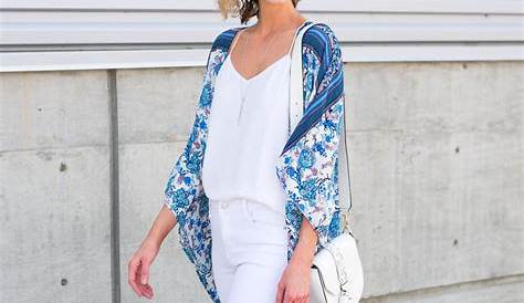 Kimono casual outfit in printed kimono, jeans and sneakers