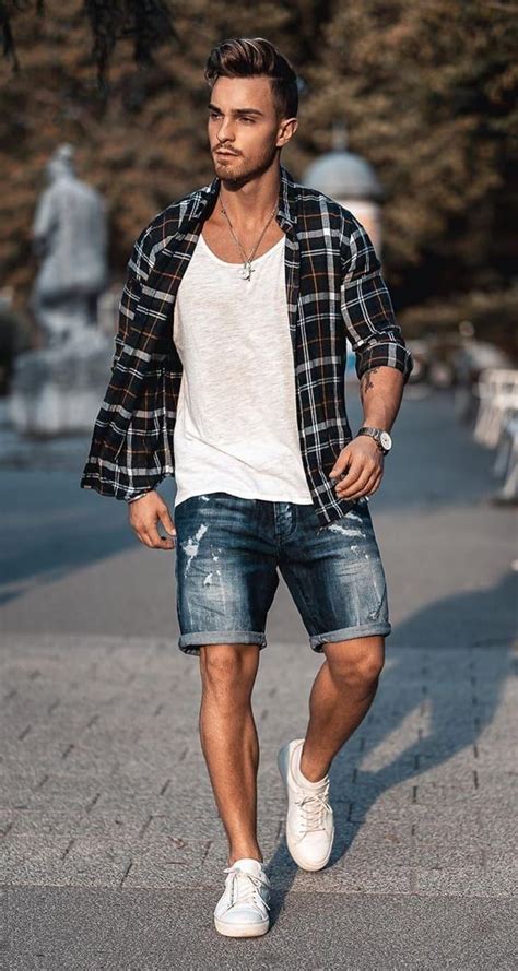 casual shorts outfit men