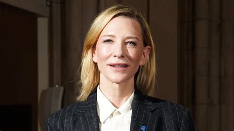 Cate Blanchett with refugees