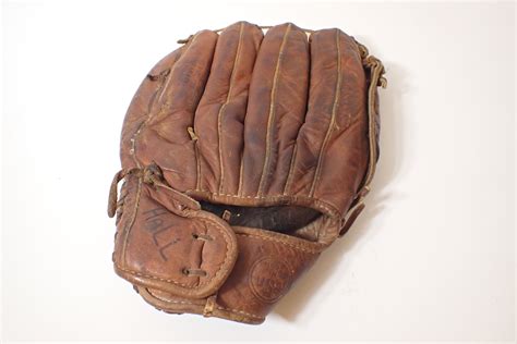 Catfish Hunter Glove