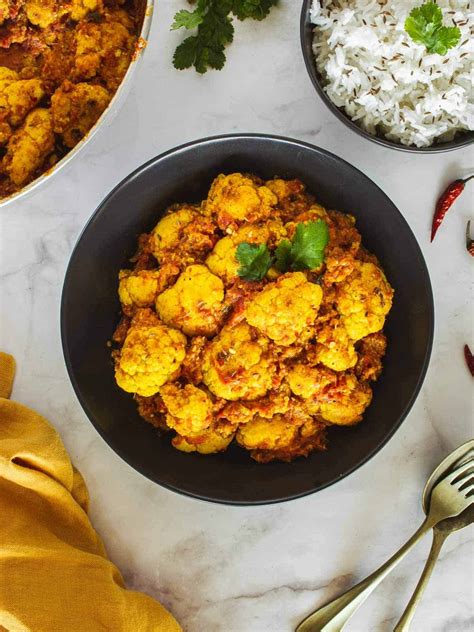 Cauliflower and chickpea curry