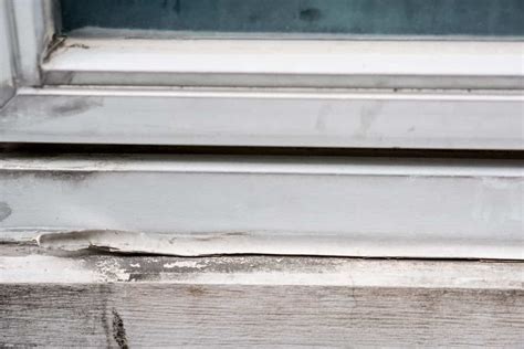 Caulking Around Windows Cracking