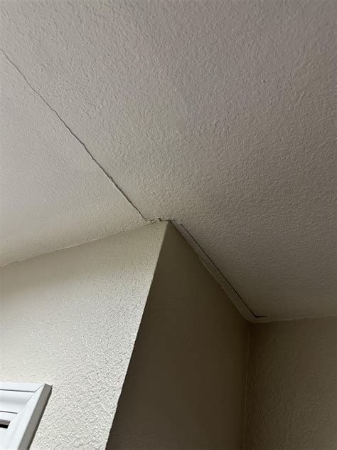 ceiling drywall cracks