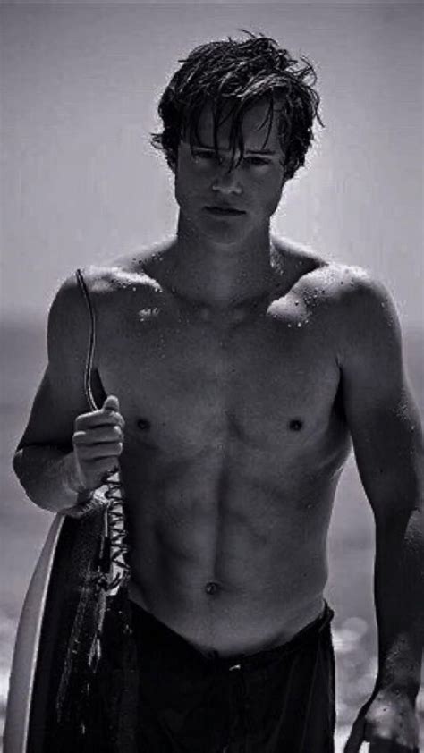 Top 5 Celebrity Guys Caught Nude in Public Places