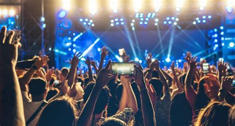 5 Signs You're Suffering from Celebrity Obsession Syndrome Daily