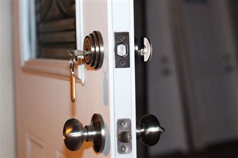 center lock for house door