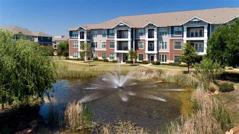 Centreport Lake Apts