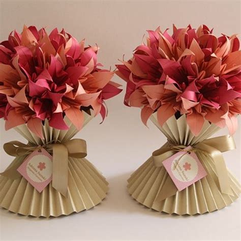 arreglo florar de papel Paper flowers, Paper crafts, Crafts