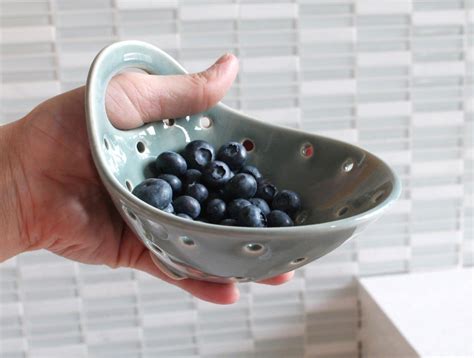 ceramic colander with handle