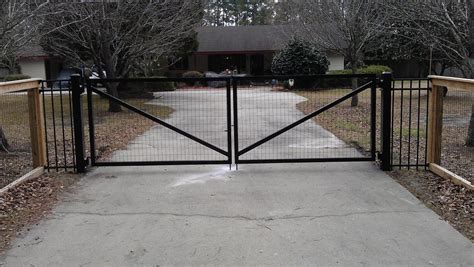 Chain Link Gate Driveway