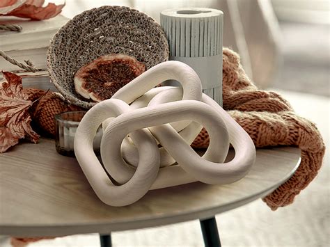 Chain Link Table Decor