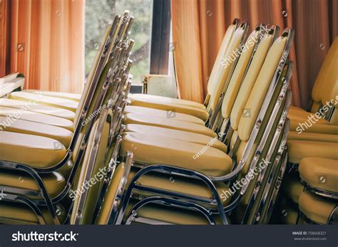 Chairs In A Hall Structured