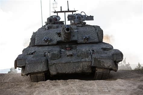 challenger 2 tank images