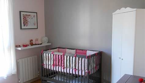 Chambre pour bébé sobre. Blanc, Rose et gris Toddler bed