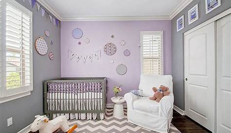 Photo ambiance chambre bébé gris et violet