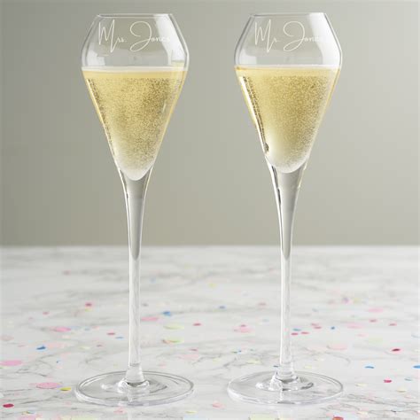 champagne glasses tulip shape