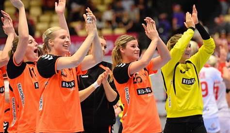 Close-up: another view of the Women's EHF Champions League - YouTube