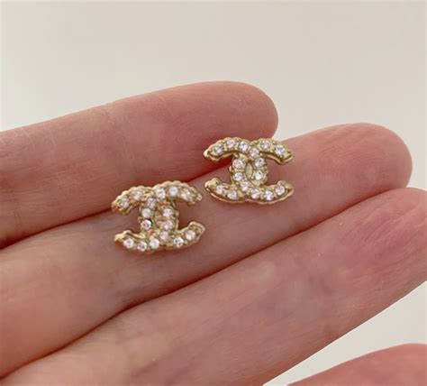 chanel cc stud earrings crystal