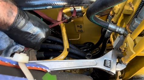 Changing Hydraulic Hoses