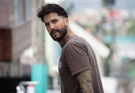 Charly Flow Wallpaper