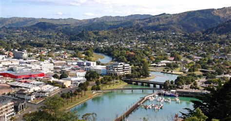 cheap flights to gisborne from auckland
