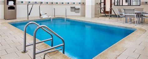 cheap hotel in stamford ct with pool