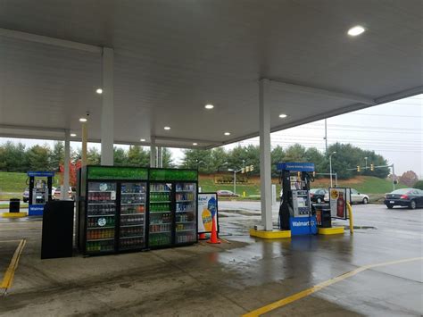 Gas prices continue to drop around Virginia