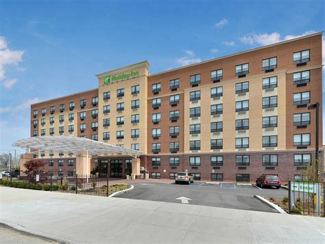 cheapest hotel in jamaica queens