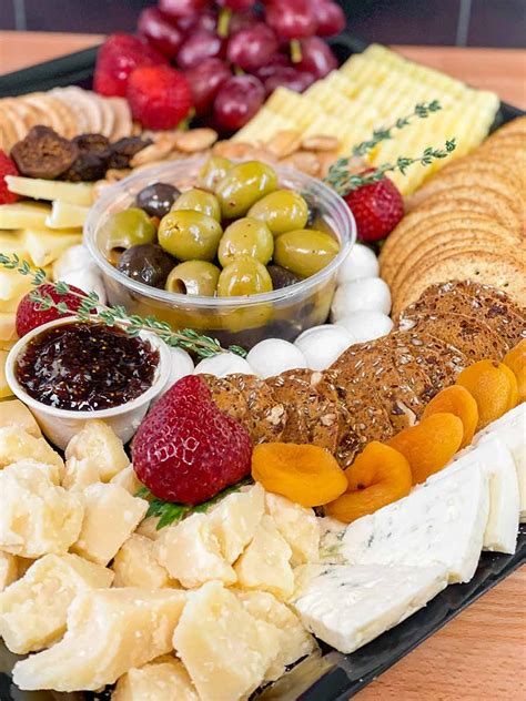 Cheese Plate With Crackers