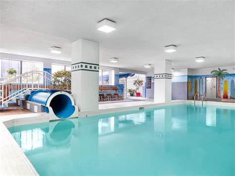 chelsea hotel toronto pool