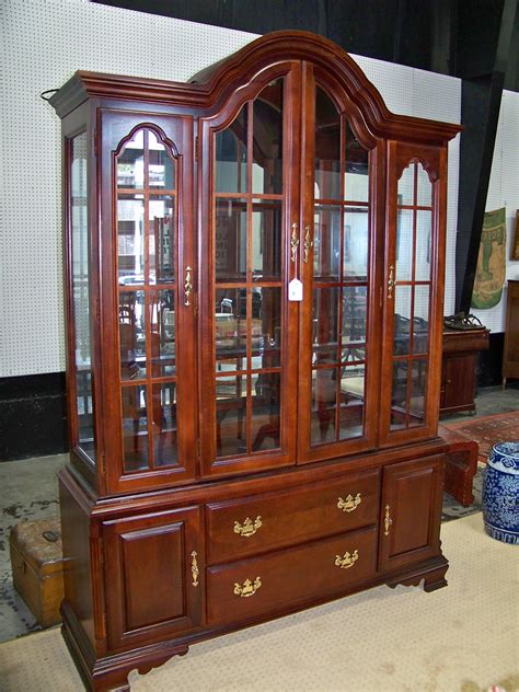 Discover the Elegance of Cherry Hutch Cabinets for Timeless Style in Your Home