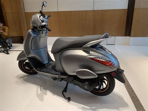 chetak electric scooter mileage