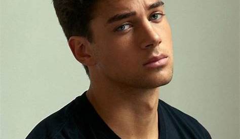 Cheveux Brun Fonce Homme Coiffure Longs Crinière Domptée (ou Pas