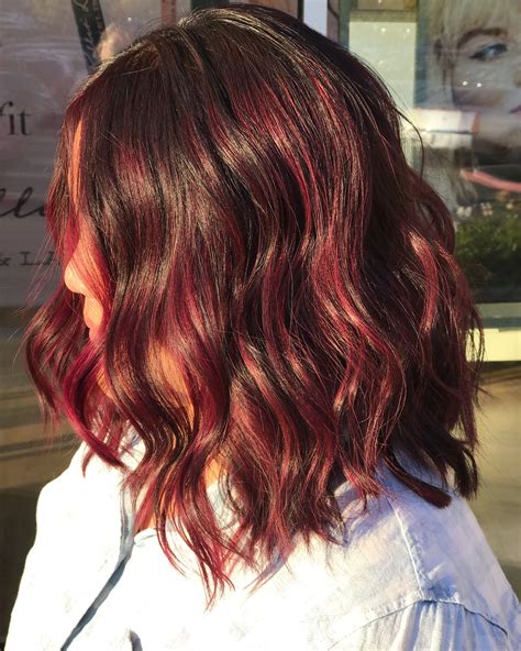 Perruque A Cheveux Noir Méché Rouge Perruque Bob A Frange Achat / Vente perruque postiche