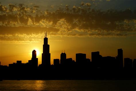 chicago skyline silhouette at night