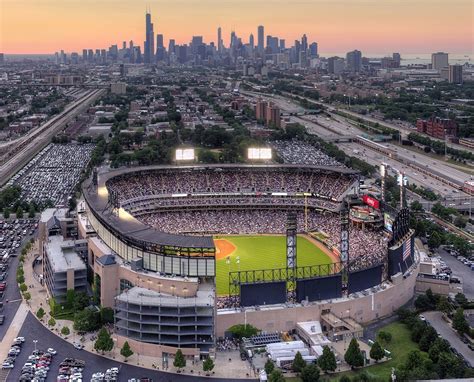 chicago white sox play in what stadium