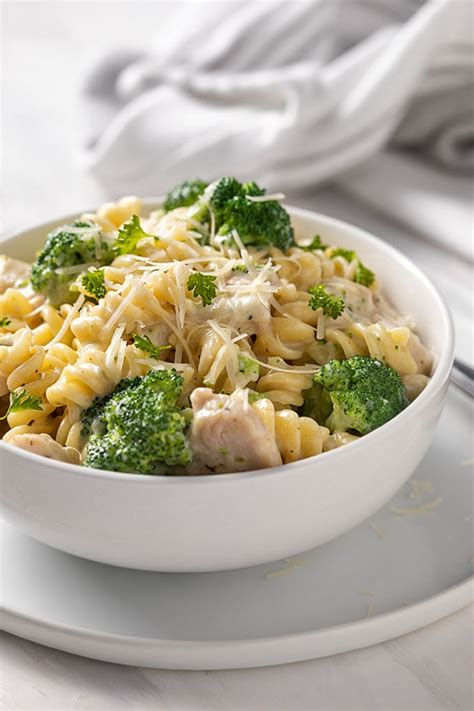 Chicken Alfredo Over Broccoli