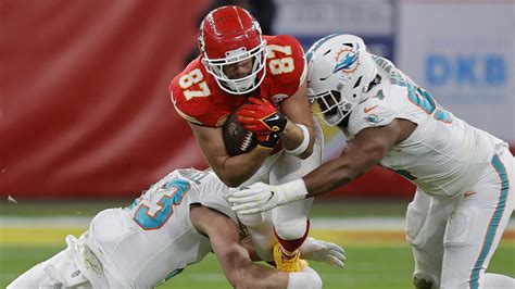 chiefs dolphins game kelce