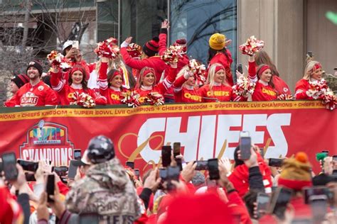 chiefs super bowl parade photos