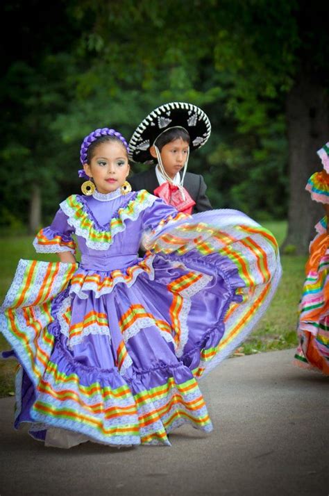 Child Folklorico Dancing