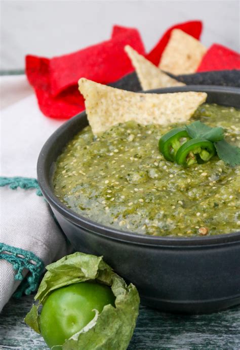 chile verde sauce with tomatillos