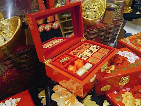 chinese new year gifts food+courses