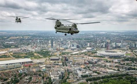 chinook helicopter over london today