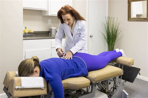 chiropractor with physical therapy
